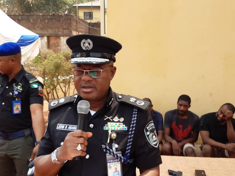 Police In Anambra State Parade Suspected Car Snatchers, Kill One Gang Member